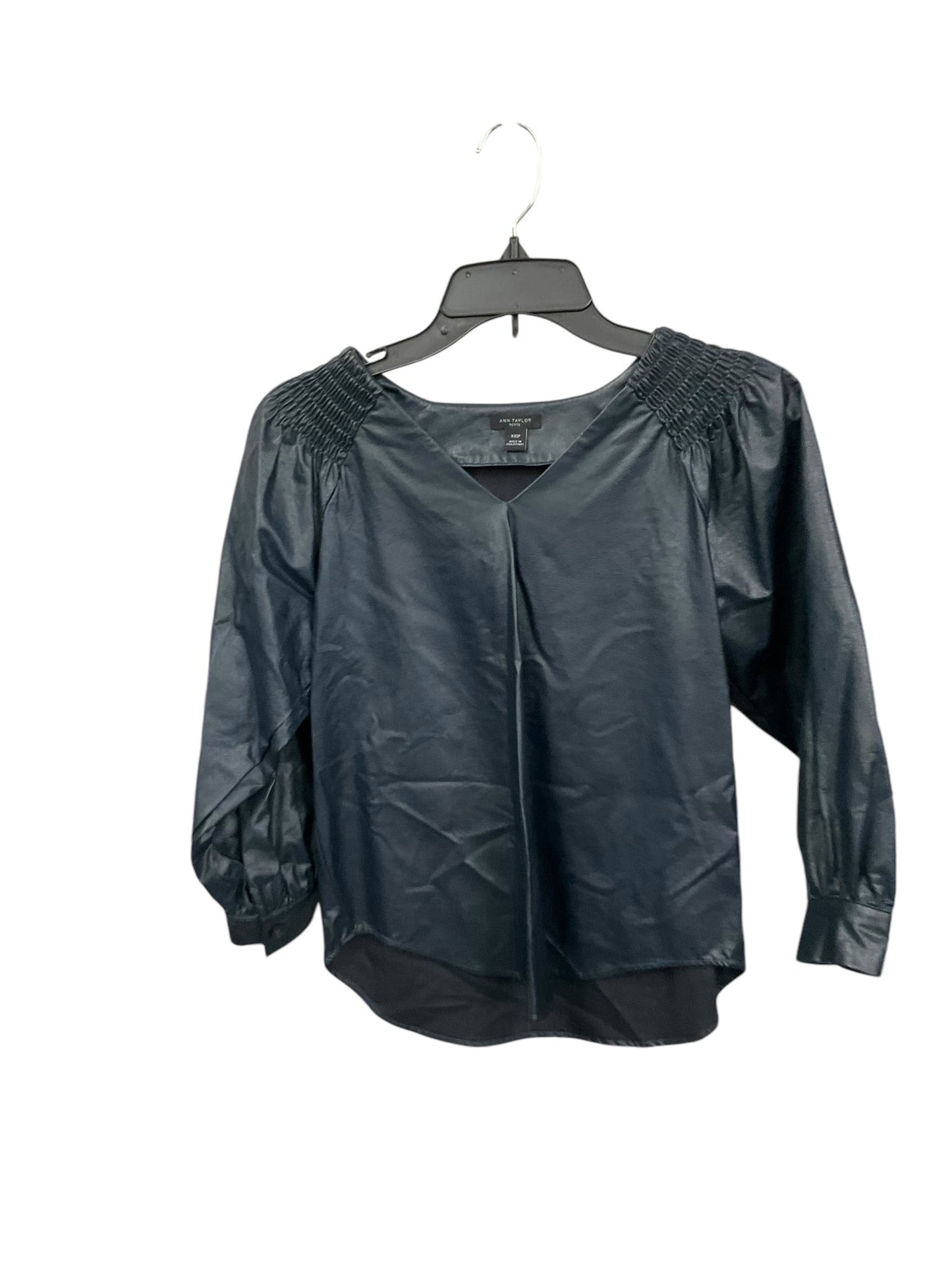 Top Long Sleeve By Ann Taylor In Hunter Green, Size: Petite Xs