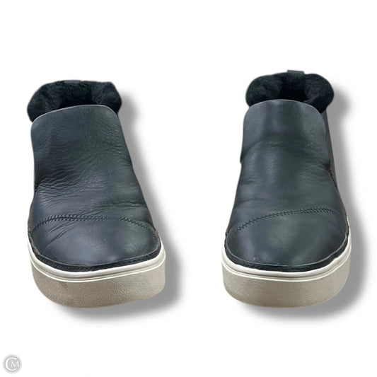 Shoes Sneakers By Toms In Black & White, Size: 9