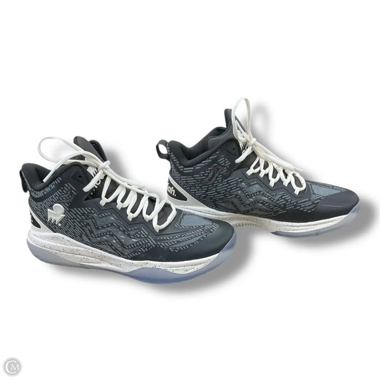 Shoes Sneakers By Clothes Mentor In Black & Grey, Size: 9