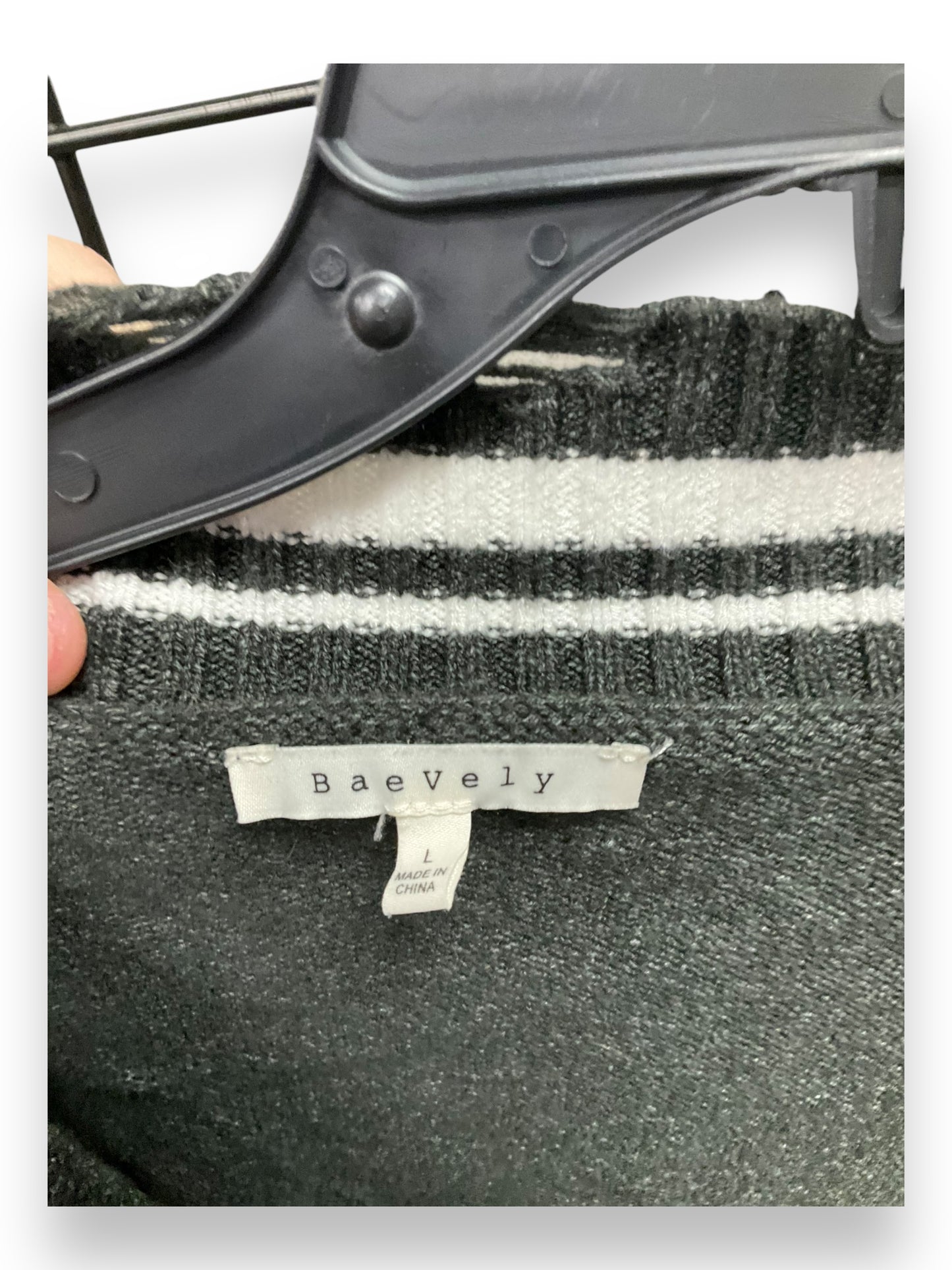 Sweater By Clothes Mentor In Green, Size: L