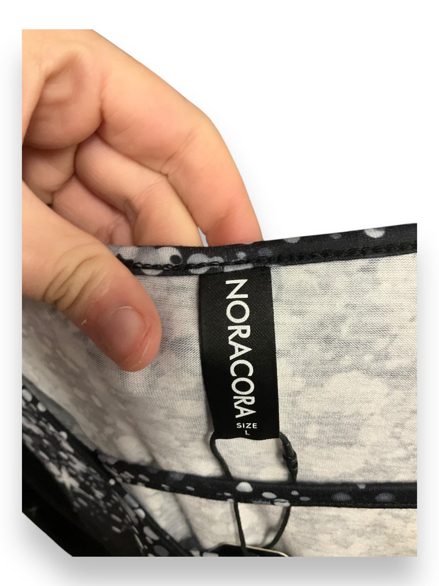 Top Long Sleeve By Clothes Mentor In Black & White, Size: L