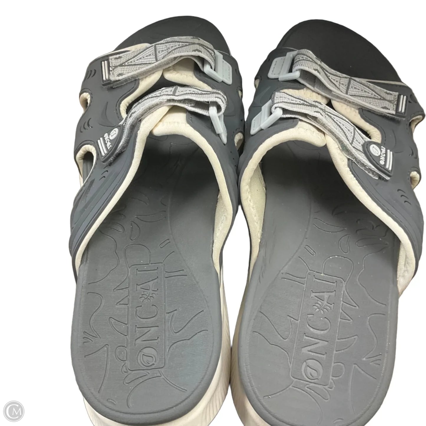 Sandals Flats By Clothes Mentor In Grey & White, Size: 11