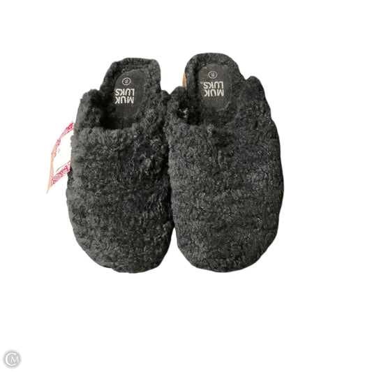 Shoes Flats By Muk Luks In Black, Size: 8