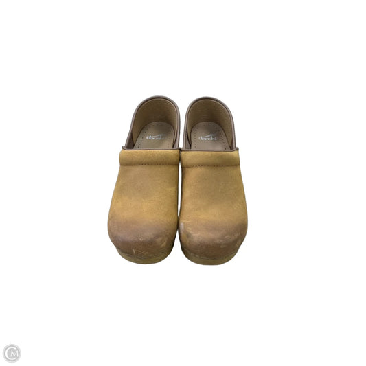 Shoes Heels Platform By Dansko In Brown, Size: 8.5