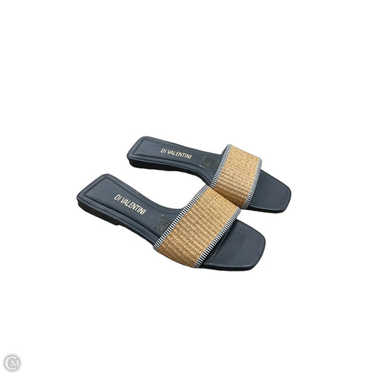 Sandals Flats By Clothes Mentor In Brown, Size: 7