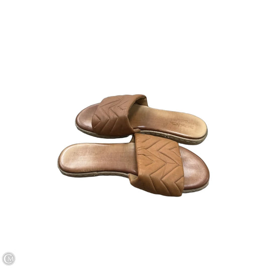 Sandals Flats By Clothes Mentor In Brown, Size: 8.5