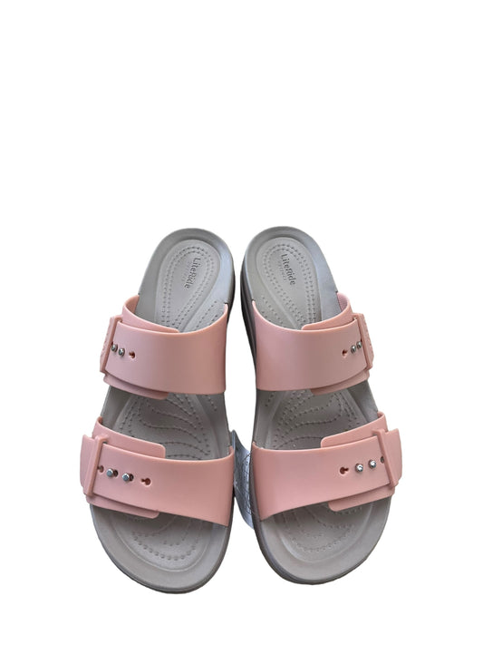 Sandals Flats By Crocs In Peach, Size: 9