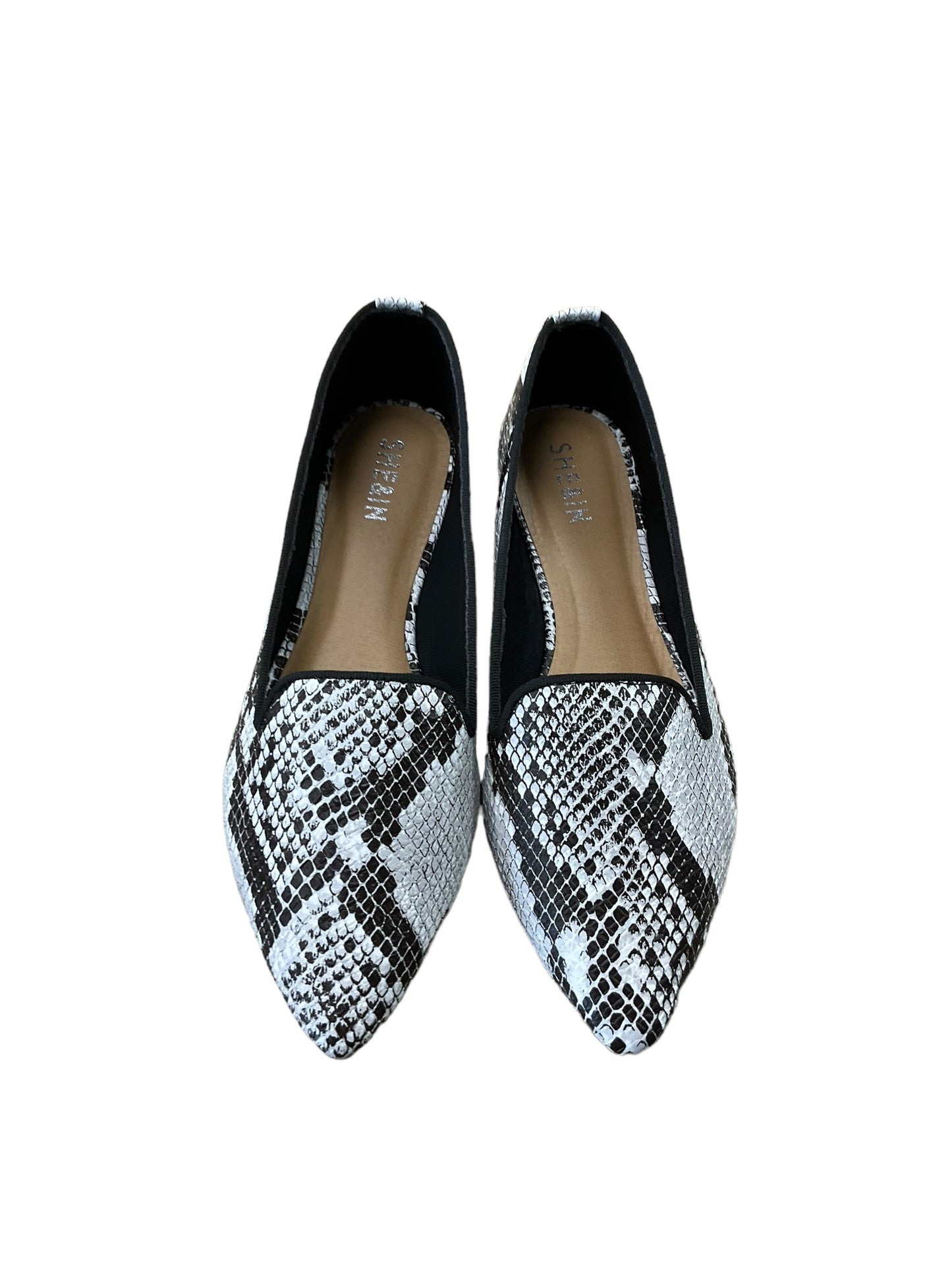 Shoes Flats By Cmc In Snakeskin Print, Size: 8.5