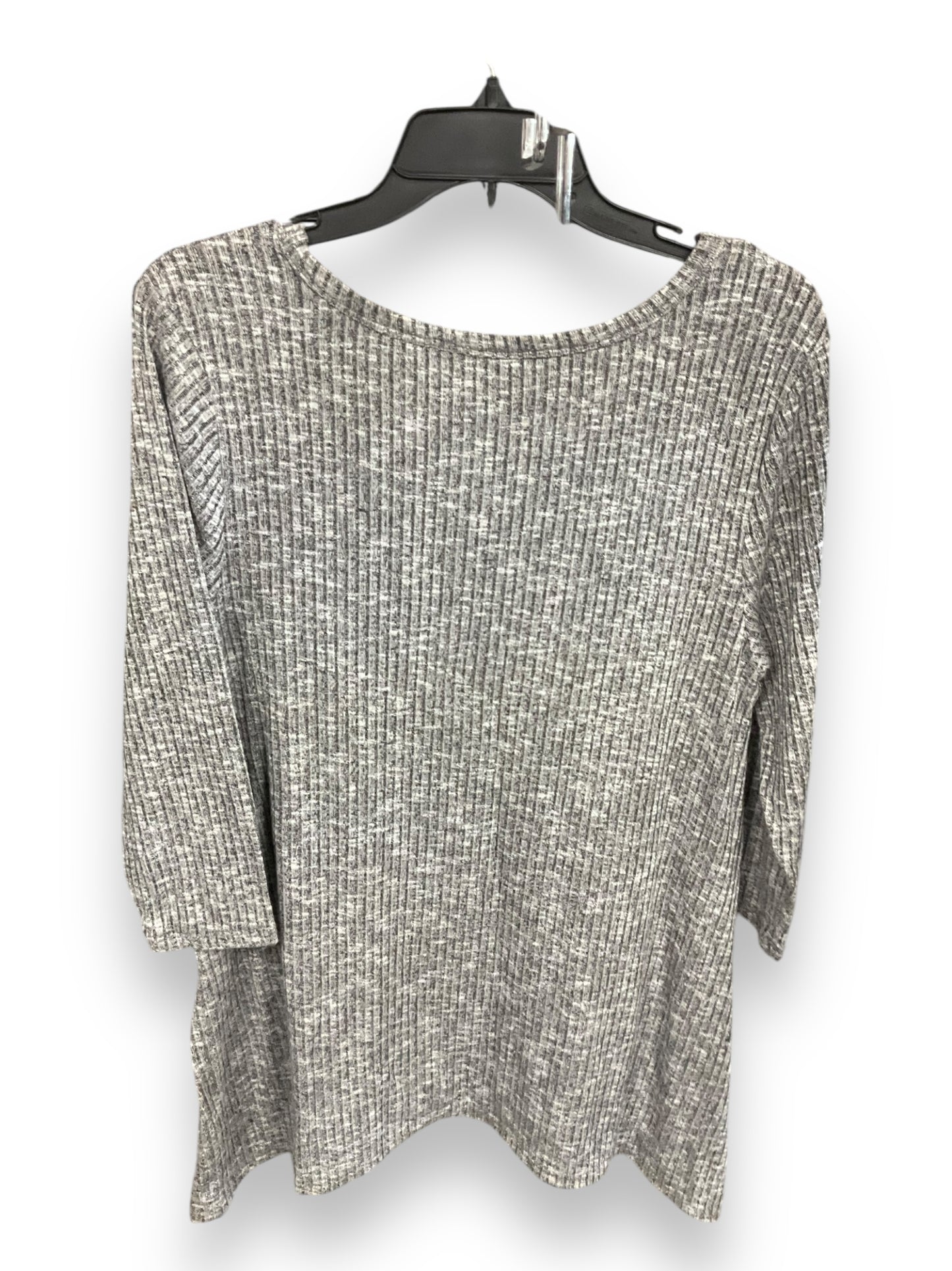 Top 3/4 Sleeve By Absolutely Famous In Grey, Size: 1x