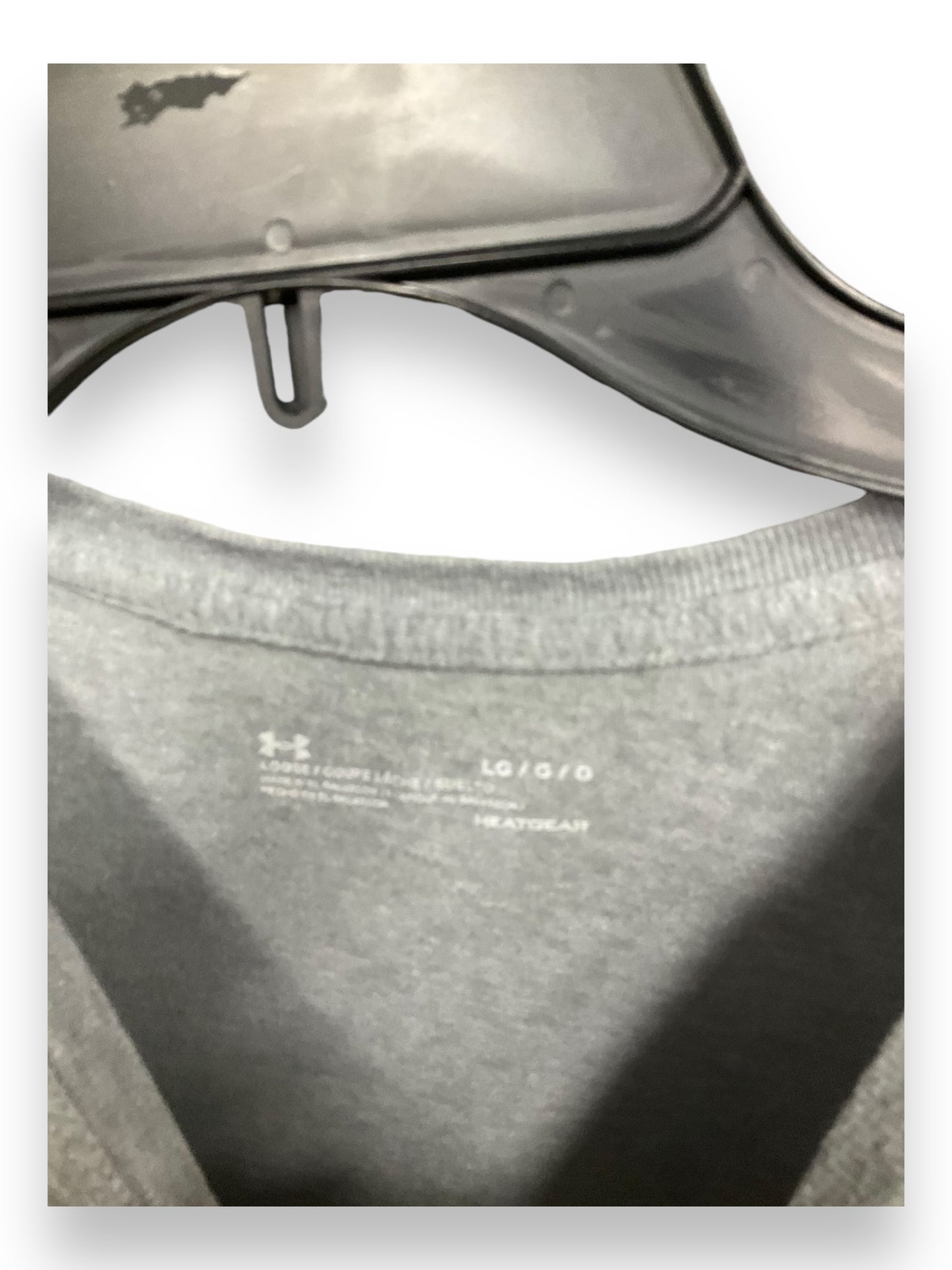 Athletic Top Long Sleeve Crewneck By Under Armour In Grey, Size: L