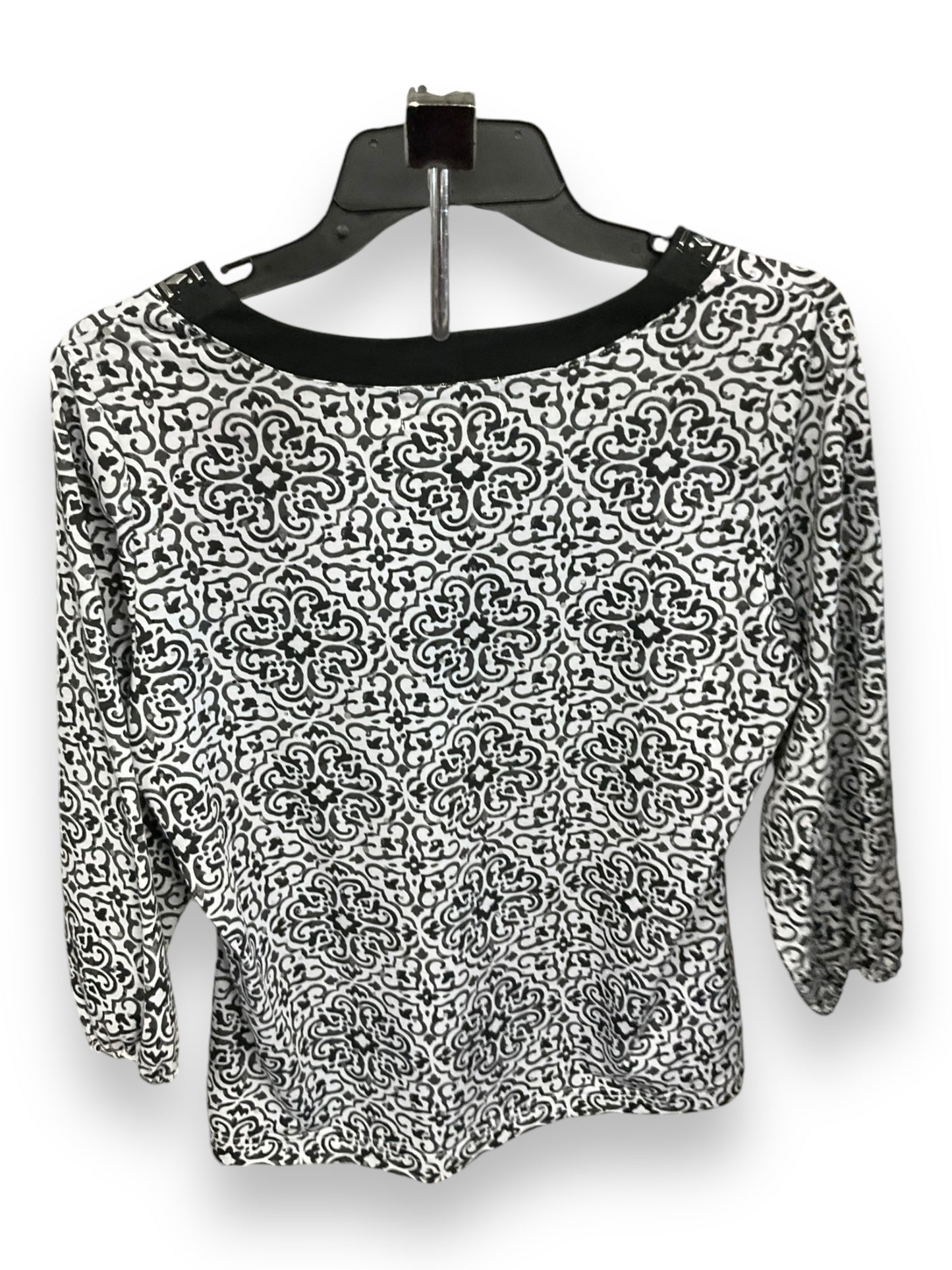 Top 3/4 Sleeve By Clothes Mentor In Grey & White, Size: Mp