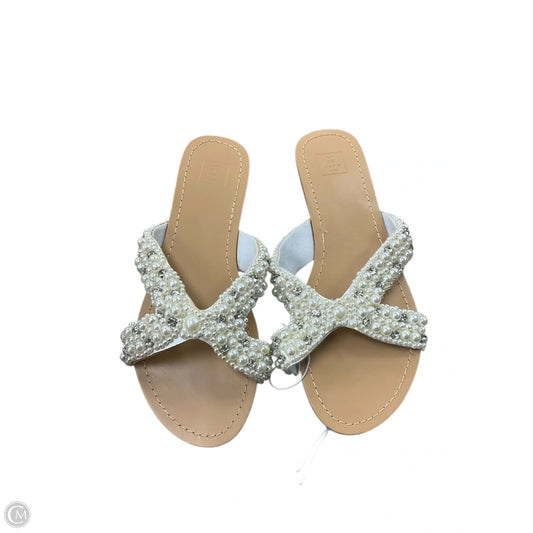 Sandals Flats By Clothes Mentor In White, Size: 8