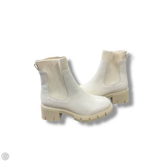 Boots Ankle Flats By Clothes Mentor In Ivory, Size: 7.5