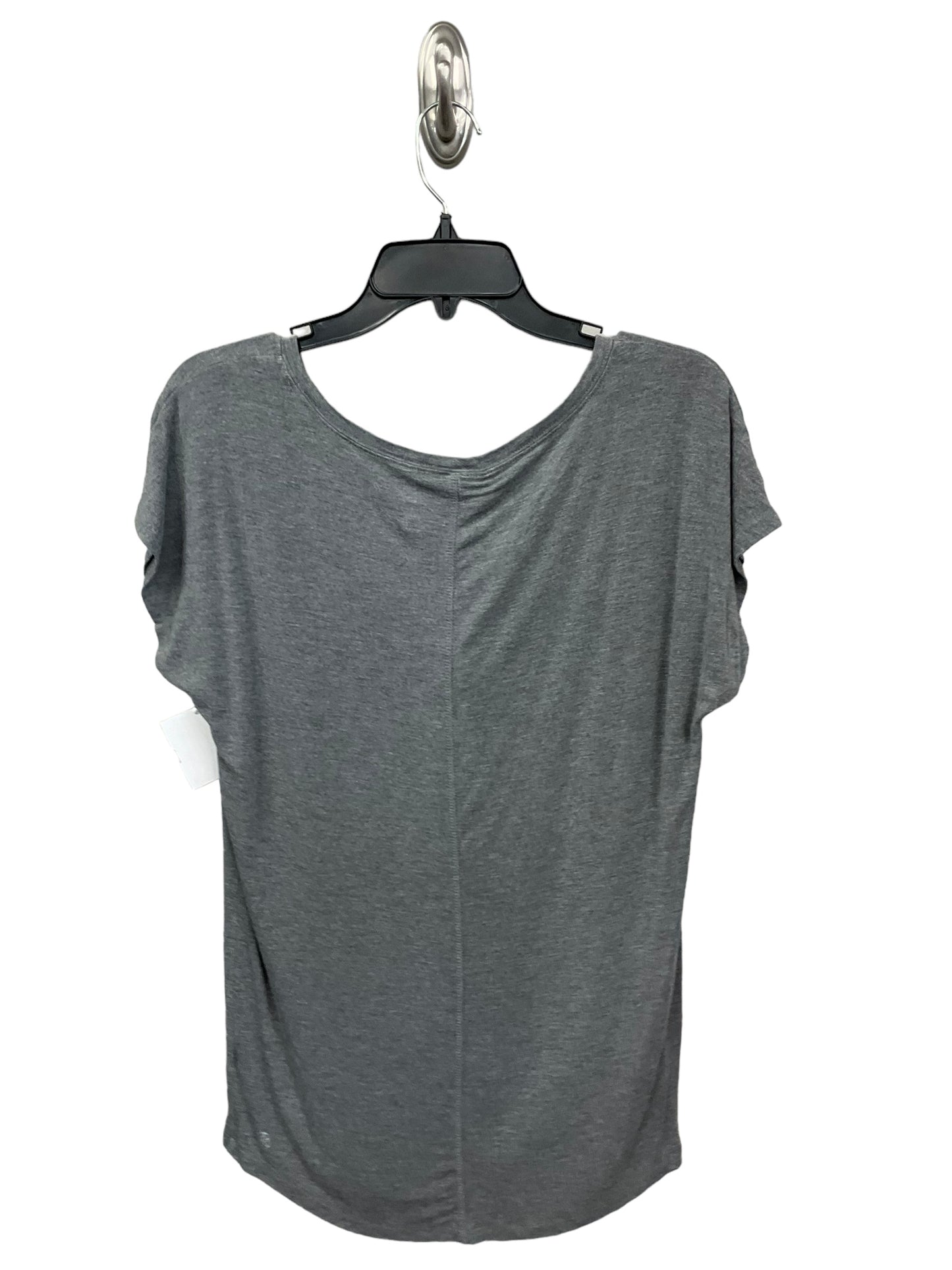 Top Short Sleeve By Gaiam In Grey, Size: M