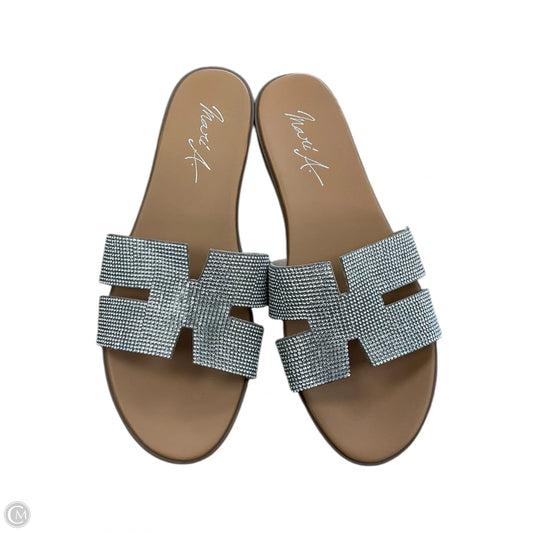 Sandals Flats By Clothes Mentor In Silver, Size: 6.5