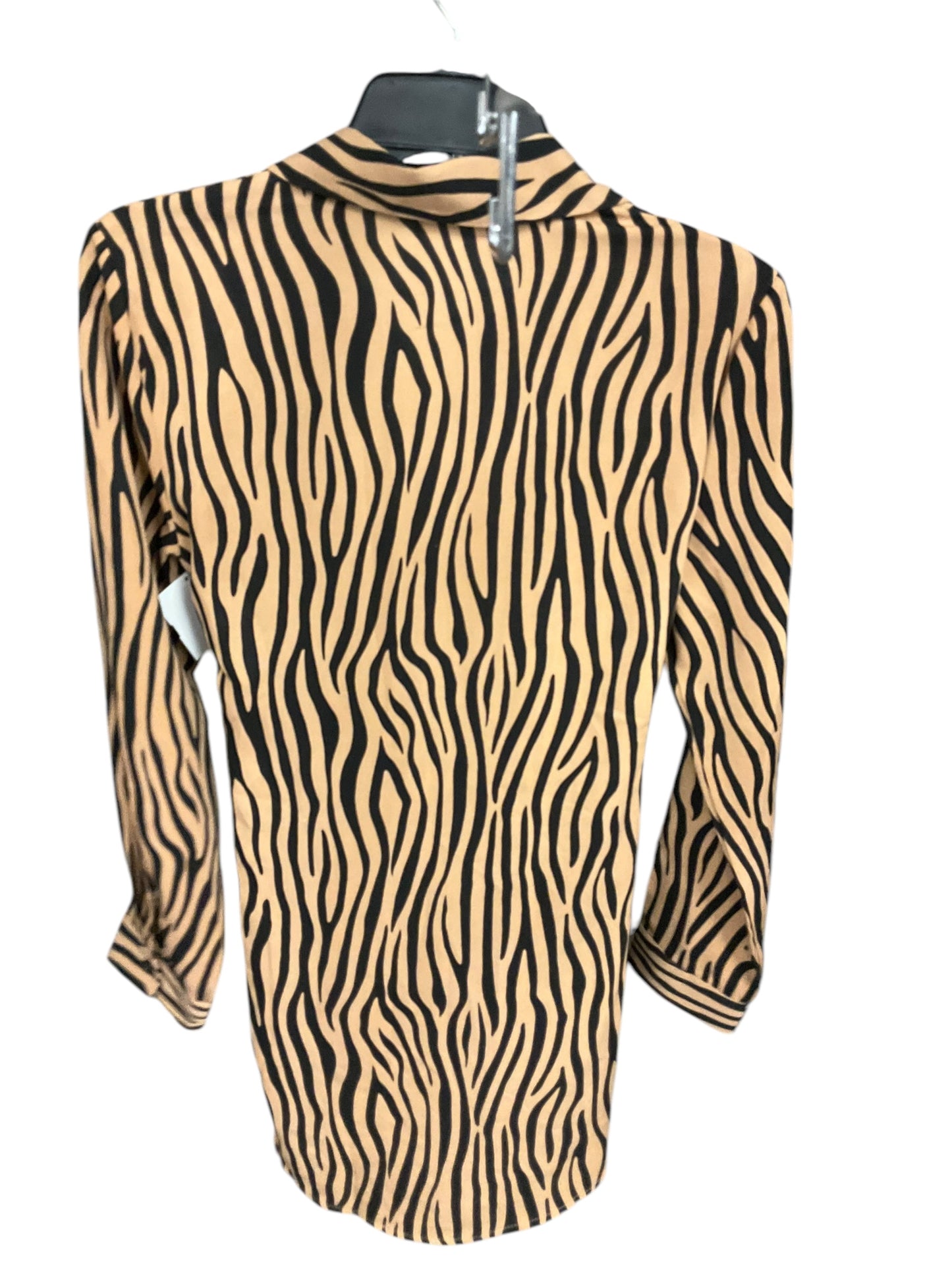 Top Long Sleeve By Clothes Mentor In Zebra Print, Size: M