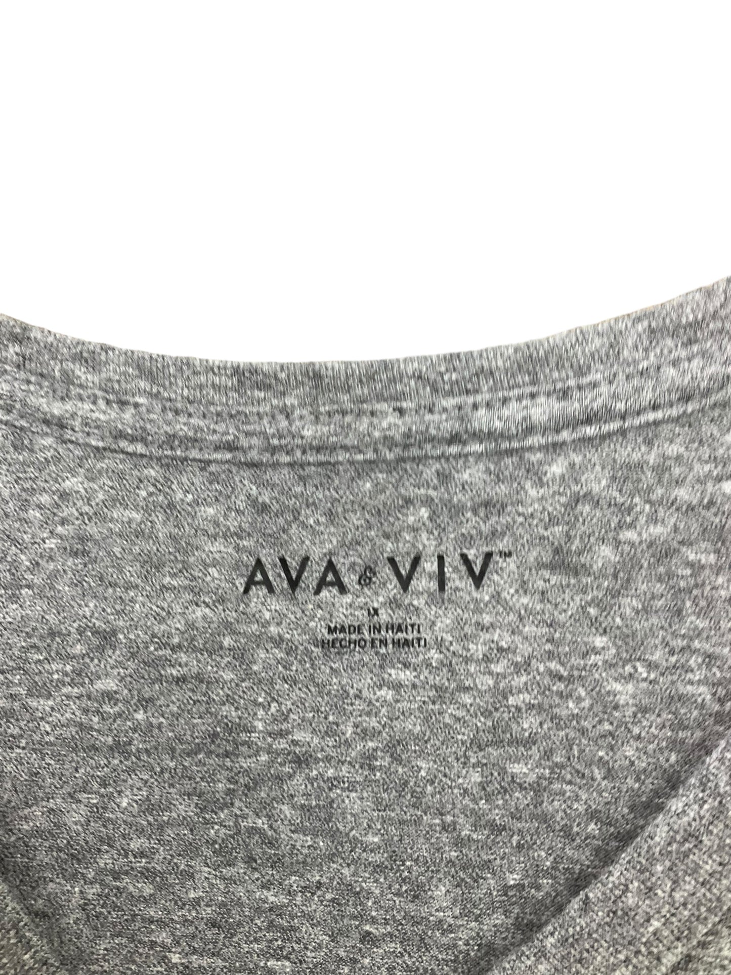 Top Short Sleeve Basic By Ava & Viv In Grey, Size: 1x