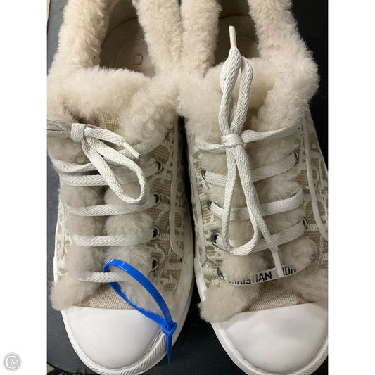 Shoes Luxury Designer By Dior In White, Size: 9