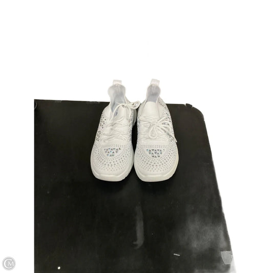 Shoes Athletic By Clothes Mentor In White, Size: 7.5