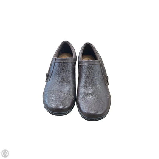 Shoes Flats By Clarks In Brown, Size: 9