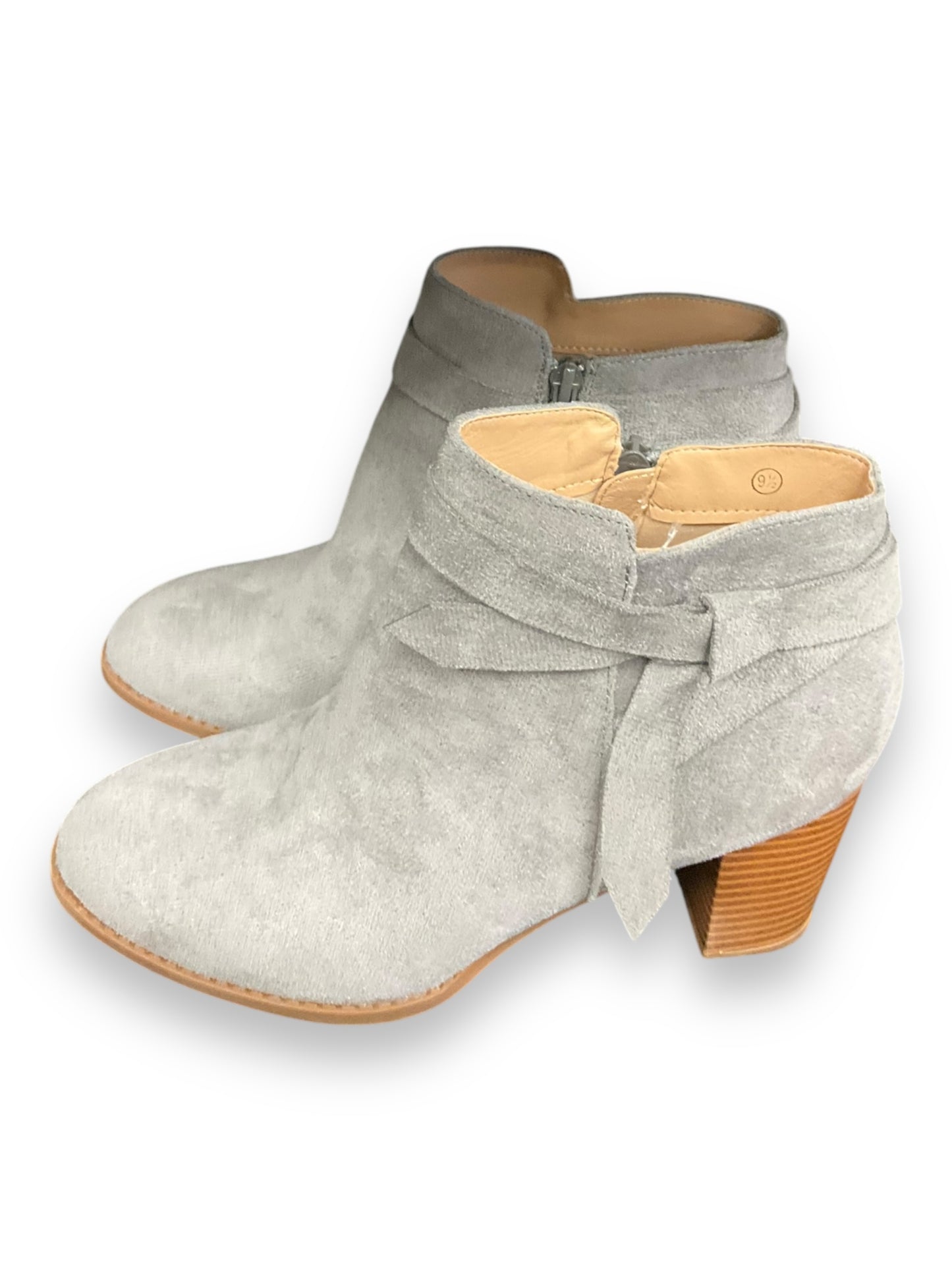 Boots Ankle Heels By Clothes Mentor In Grey, Size: 9.5