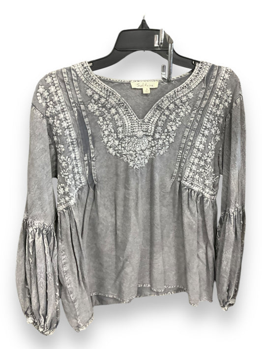 Top Long Sleeve By Solitaire In Grey, Size: S