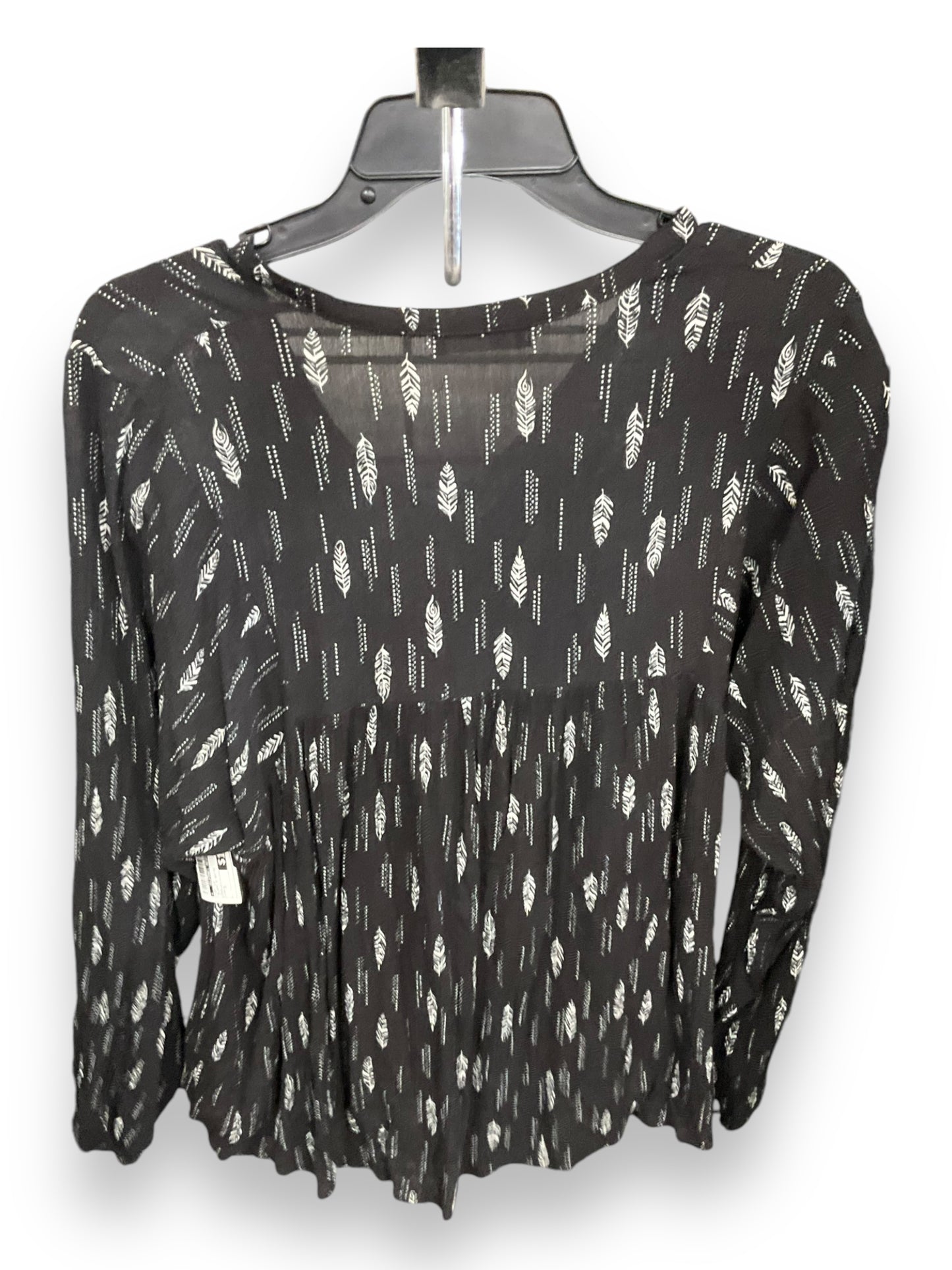 Top Long Sleeve By Clothes Mentor In Black & White, Size: S