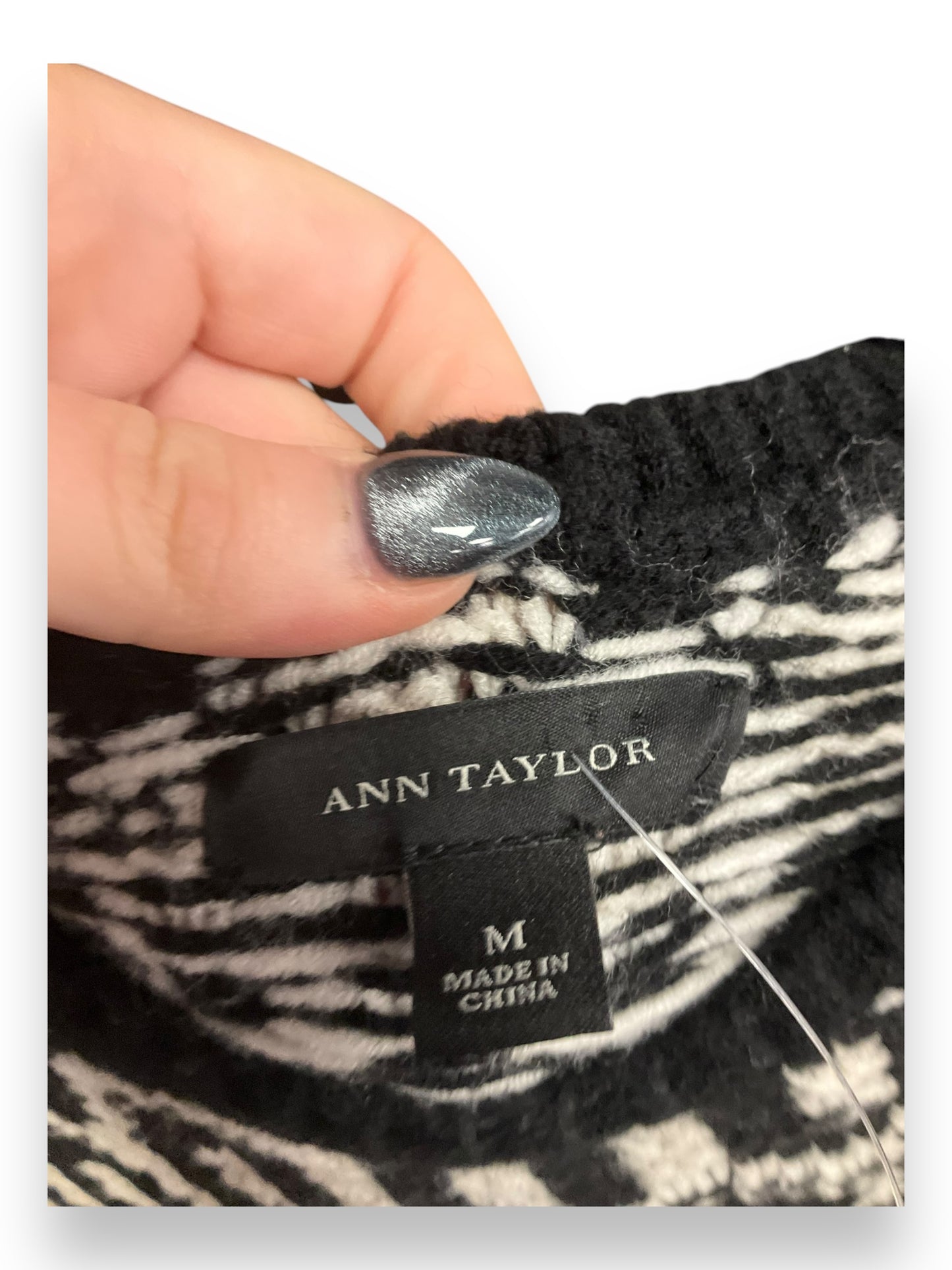 Sweater By Ann Taylor In Black & White, Size: M