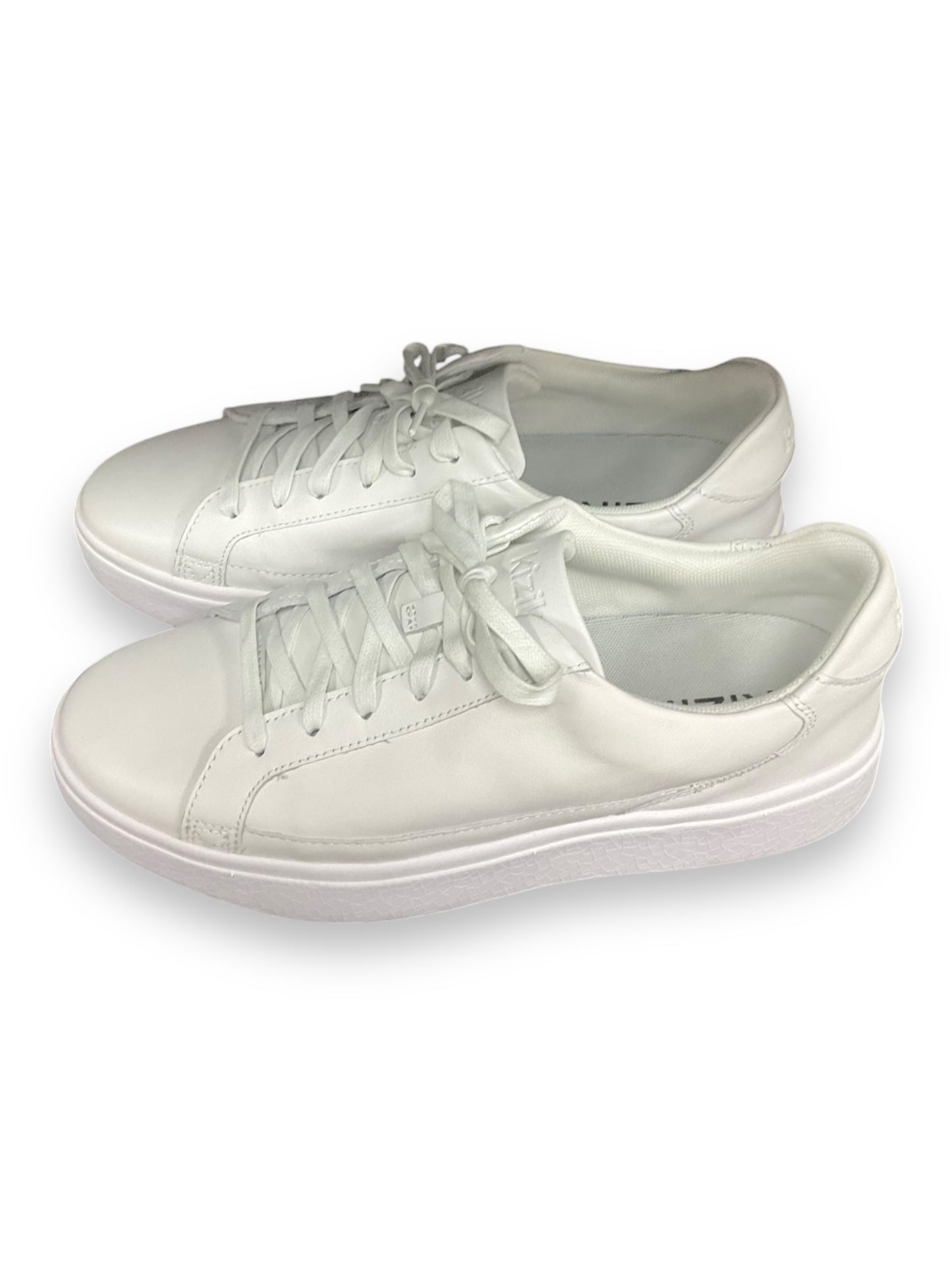 Shoes Sneakers By Clothes Mentor In White, Size: 9.5