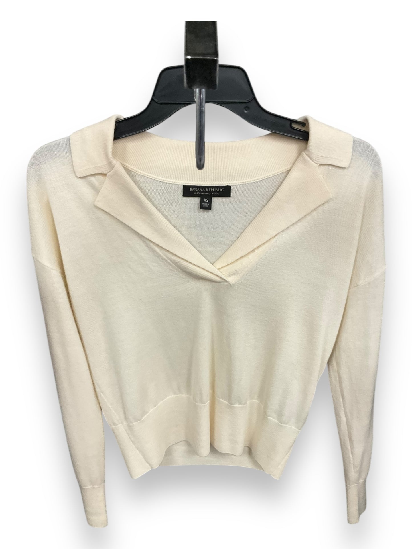 Top Long Sleeve By Banana Republic In Cream, Size: Xs