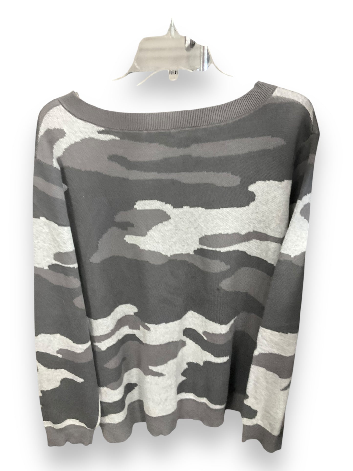 Sweater By Belle By Kim Gravel In Camouflage Print, Size: L