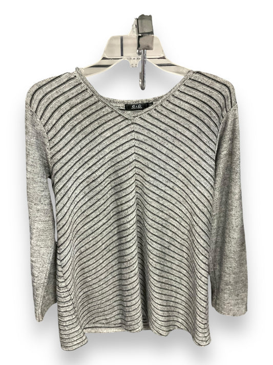 Top Long Sleeve By Clothes Mentor In Striped Pattern, Size: S