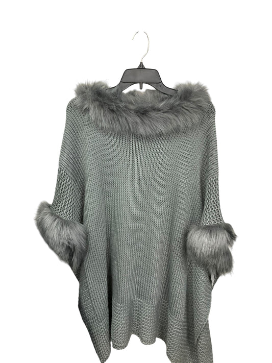 Poncho By Clothes Mentor In Grey, Size: Onesize