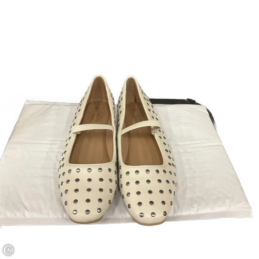 Shoes Flats By Clothes Mentor In Beige, Size: 11