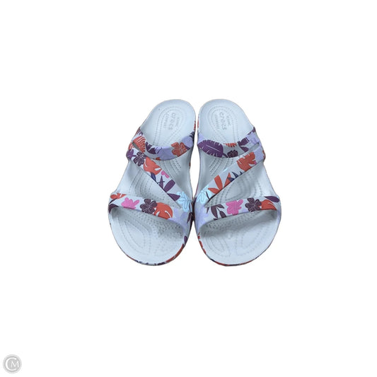 Sandals Flats By Crocs In Floral Print, Size: 9