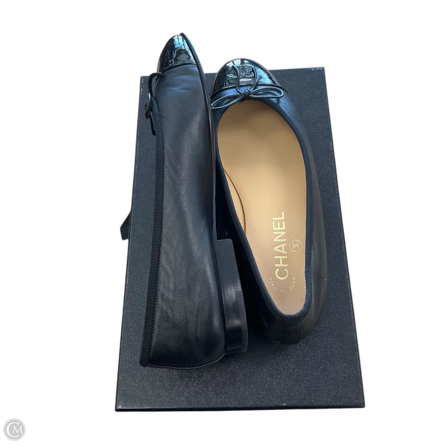 Shoes Luxury Designer By Chanel In Tan, Size: 7