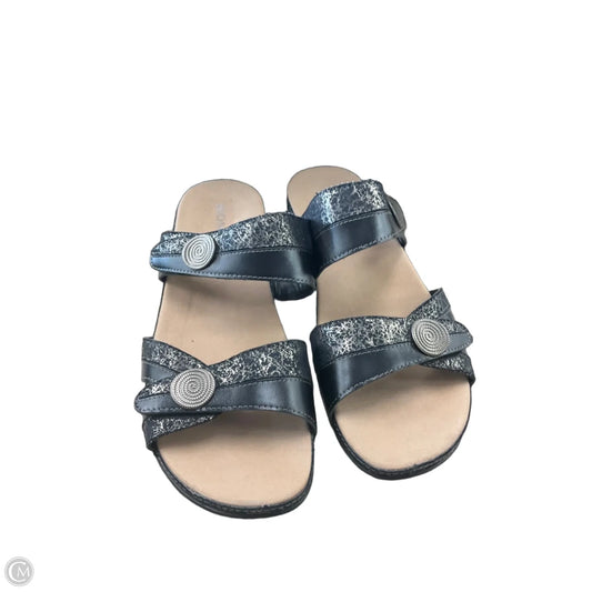 Sandals Flats By Romika In Black & Gold, Size: 11