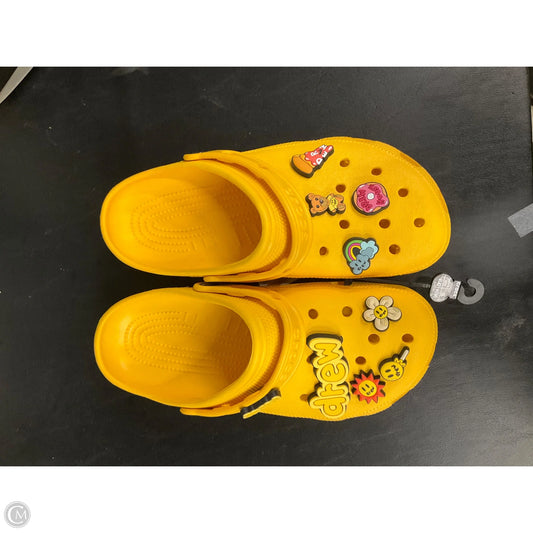 Shoes Flats By Crocs In Yellow, Size: 10