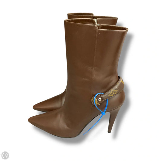Boots Luxury Designer By Louis Vuitton In Brown, Size: 10