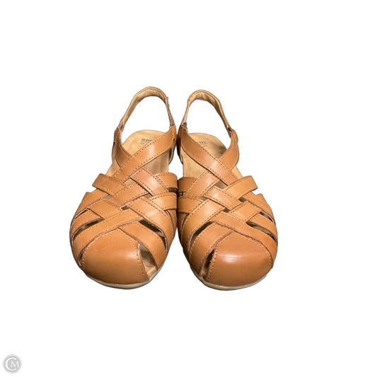 Sandals Flats By Earth In Brown, Size: 9