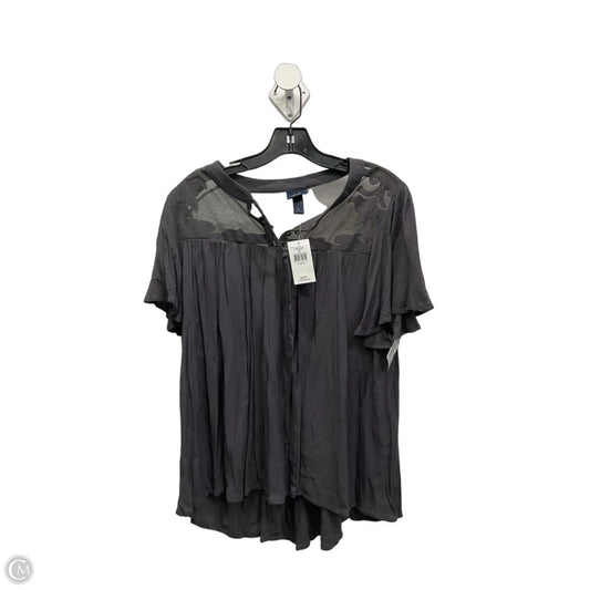 Top Short Sleeve By Daytrip In Grey, Size: Xl