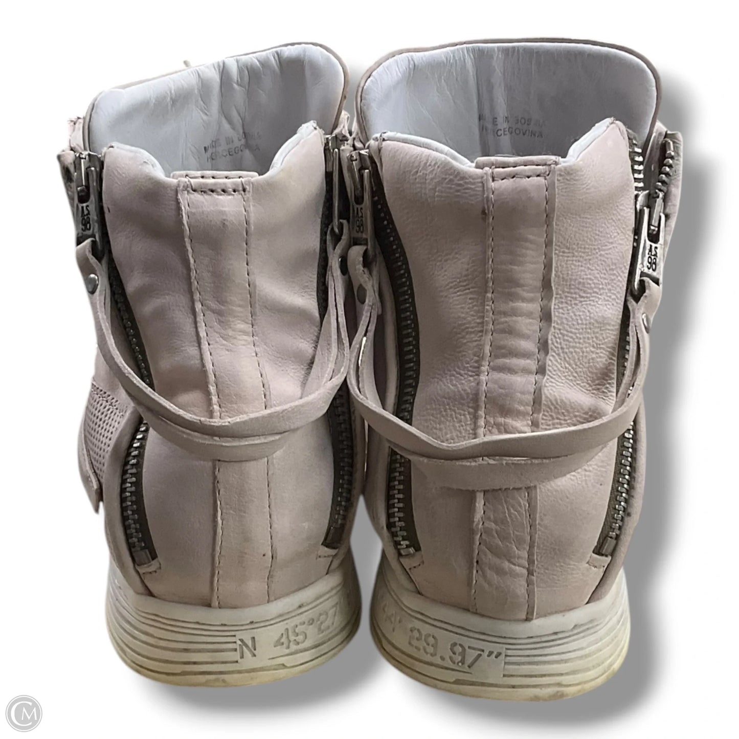 Shoes Luxury Designer By Golden Goose In Beige, Size: 8.5