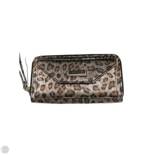 Wristlet By Tahari, Size: Medium