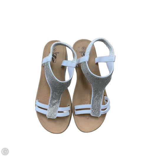Sandals Flats By Clothes Mentor In White, Size: 8