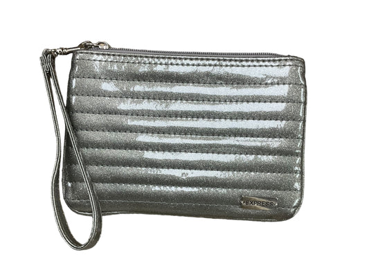 Wristlet By Express  Size: Small